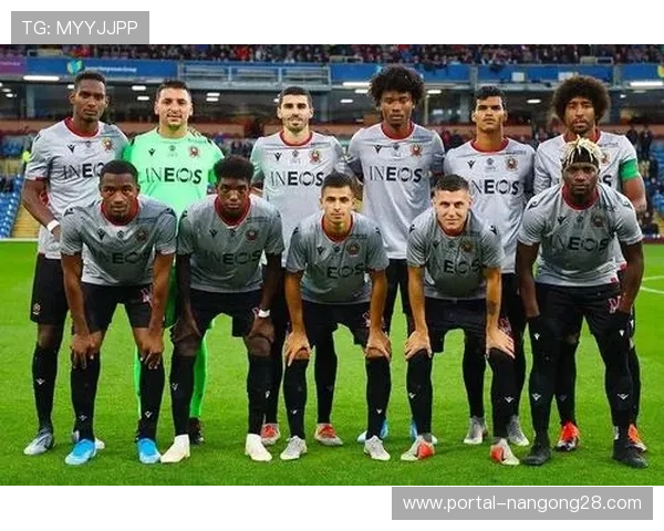 法甲防线位置数据分析,巴黎左后卫站位深入成趋势